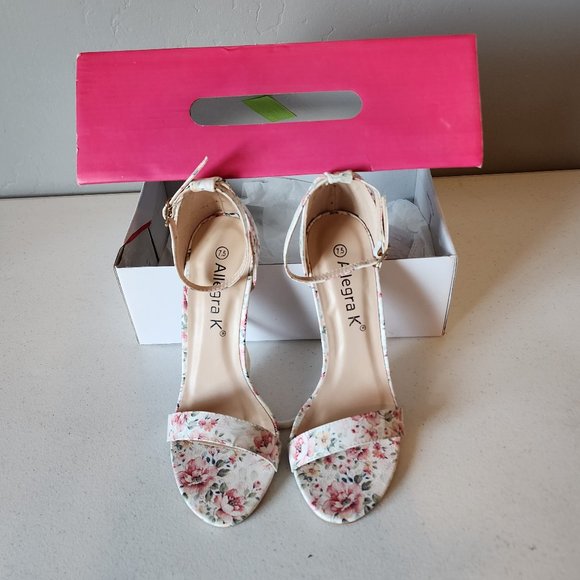 Floral Sandals "NEW" - Picture 2 of 15